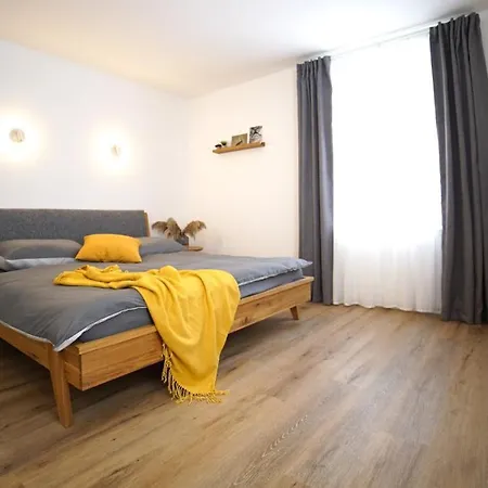 Laas דירה אוברוויזנטל